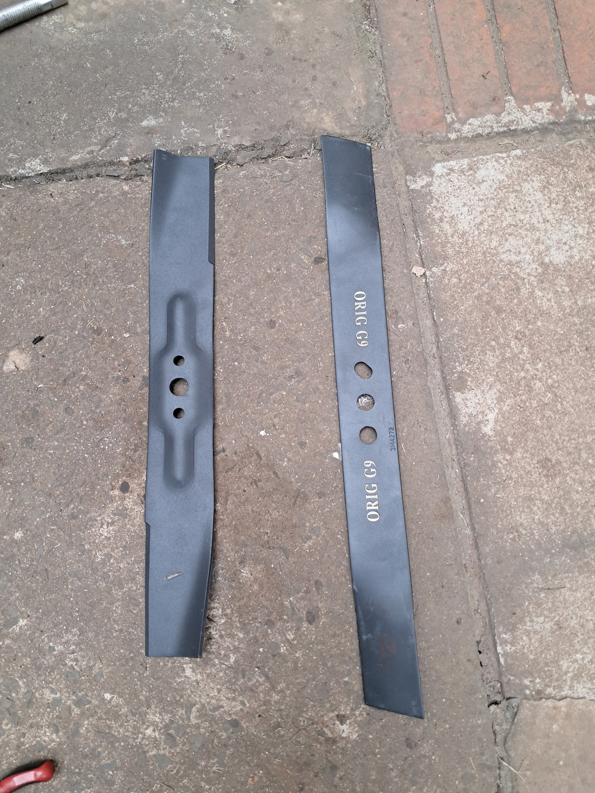 Lawnmower blade